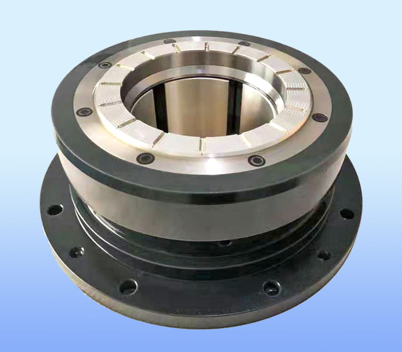 How can the lubrication and cooling of high-speed motor journal bearings be optimized?