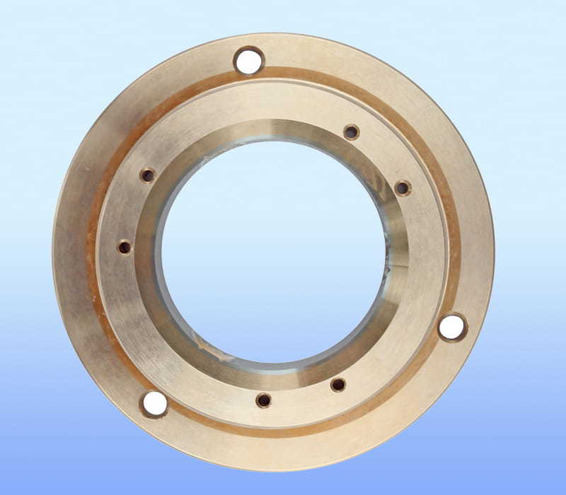 What are the characteristics of the materials used in stainless steel bearings?